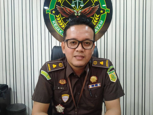 Kasi Intel Kejari Batam, Riki Saputra. (Foto: Arjuna/Batamnews)