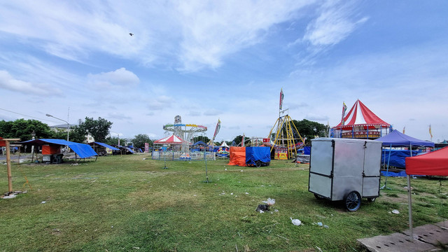 Wahana permainan di area Sekaten Solo, Selasa (20/09/2022). FOTO: Fernando Fitusia