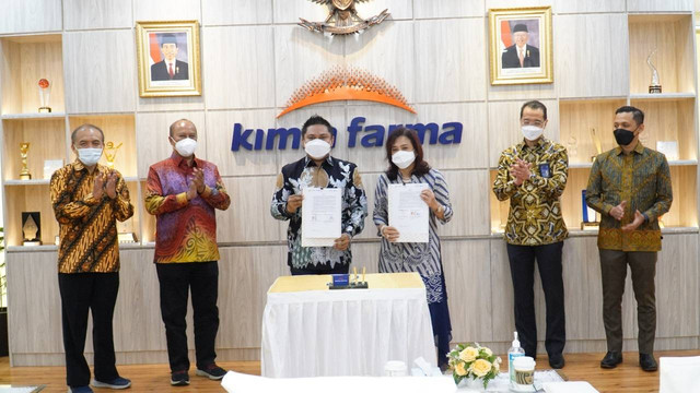 Kimia Farma dan Pertamedika IHC meneken perjanjian kerja sama perluasan layanan kesehatan. Foto: Dok. Pertamedika IHC