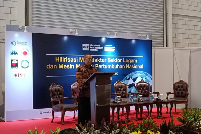 Direktur Industri Logam Kementerian Perindustrian Liliek Widodo saat menghadiri pembukaan pameran International Metal Technology (IMT) Indonesia dan Fabrication Technology Indonesia (FTI) 2022 di Jakarta International Expo Kemayoran, Rabu (21/9). Foto: Akbar Maulana/kumparan