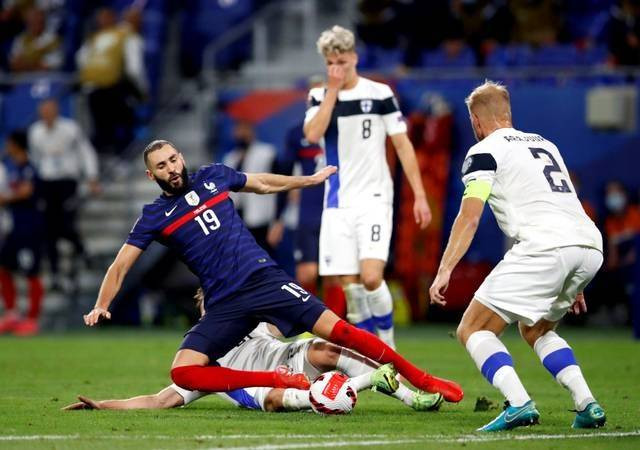 Aksi pemain Prancis Karim Benzema saat Kualifikasi Piala Dunia antara Prancis vs Finlandia di Stadion Groupama, Lyon, Prancis. Foto: Stephane Mahe/Reuters