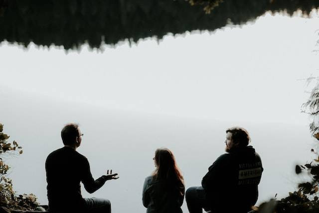 Ilustrasi alasan bahasa menjadi kunci kebudayaan dalam peradaban manusia, sumber foto Priscilla Du Preez on Unsplash