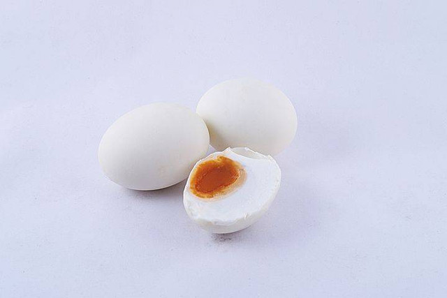 Ilustrasi telur asin. Foto: Pixabay