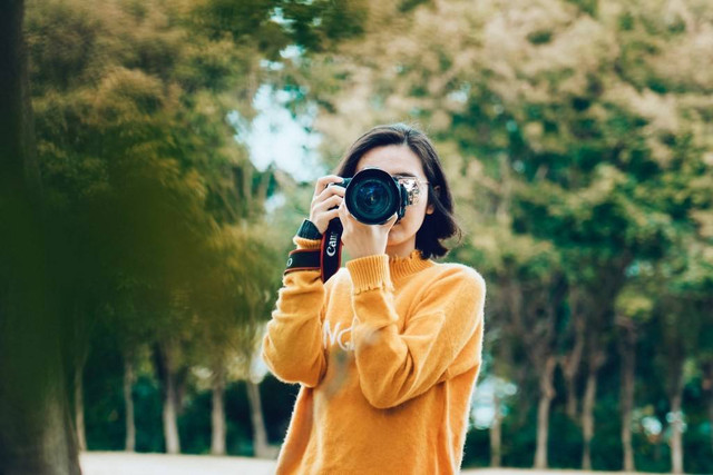 Ilustrasi kamera kecil untuk vlog. Foto: Marco Xu/Unsplash