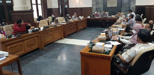 FGD terkait upaya turunkan indeks rasio gini dengan UMKM Desa di DPRD DIY, Kamis (22/9/2022). Foto: Len/Tugu Jogja