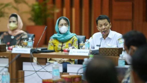 Pj Gubernur Aceh Achmad Marzuki memberi sambutan pada acara Pendampingan Terpadu Percepatan Penurunan Stunting Aceh, Kamis (22/9/2022). Foto: Adpim Setda Aceh