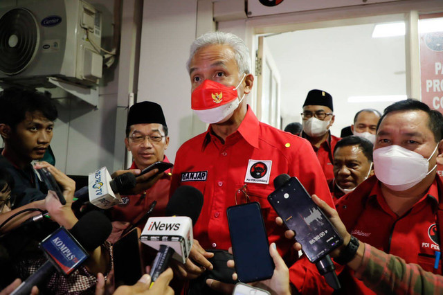 Gubernur Jateng Ganjar Pranowo saat rapat konsolidasi terkait Kebijakan Pembangungan Trisakti di Sekolah Partai PDIP, Jalan Raya Lenteng Agung, Jakarta Selatan, Kamis (22/9). Foto: Dok. Istimewa