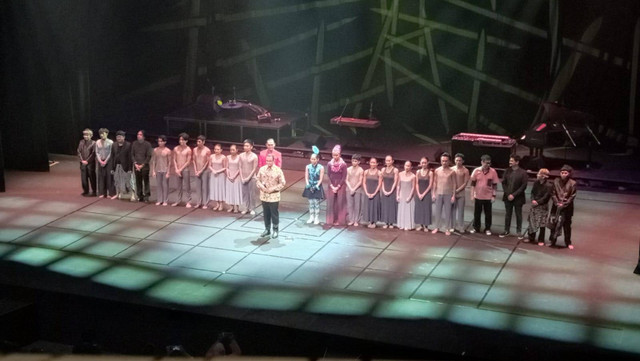 Gubernur DKI Jakarta Anies Baswedan membacakan puisi WS Rendra di Taman Ismail Marzuki (TIM), Jakarta, Jumat (23/9/2022). Foto: Fadlan/kumparan