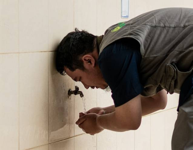 Ilustrasi bacaan doa mau wudhu dan sesudah wudhu, sumber foto Masjid Pogung Dalangan on Unsplash