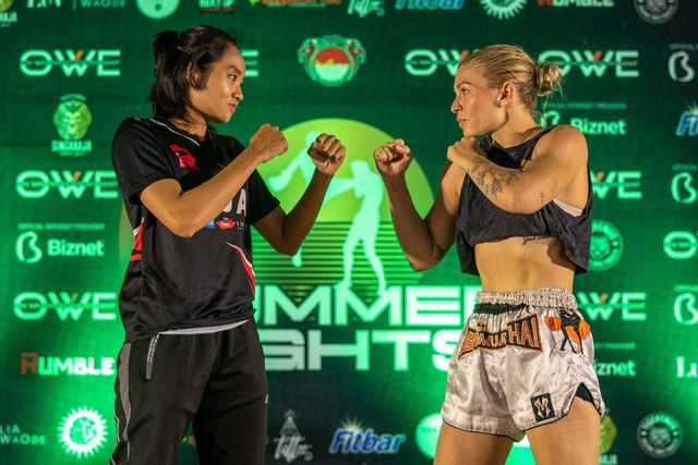 Anisa Mesuiko (kiri) dan lawannya Nadja Zeller asal Swiss  - IST