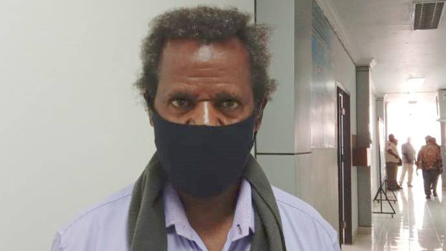 Direktur Eksekutif Yayasan Keadilan dan Keutuhan Manusia Papua (Pembela HAM Sedunia) Theo Hesegem. (Foto: Pribadi)