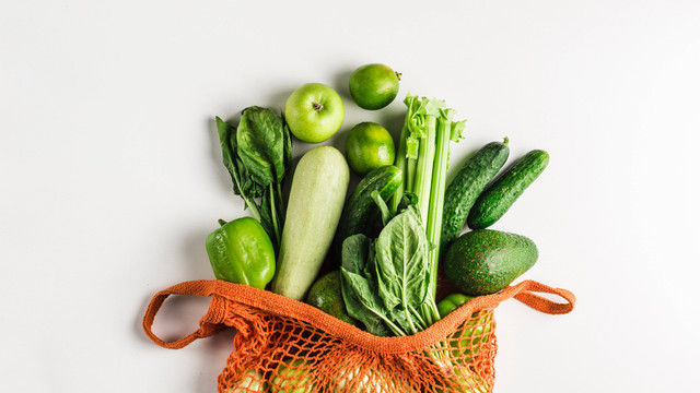 Ilustrasi buah dan sayuran hijau. Foto: Aleksey Khoruzhenko/Shutterstock