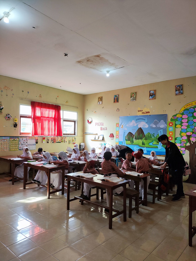 Pengajaran Materi Kepada Satu Persatu Siswa Kelas 3 SDN Sidorejo 2 (24/08/2022) Sumber : Dokumentasi Pribadi