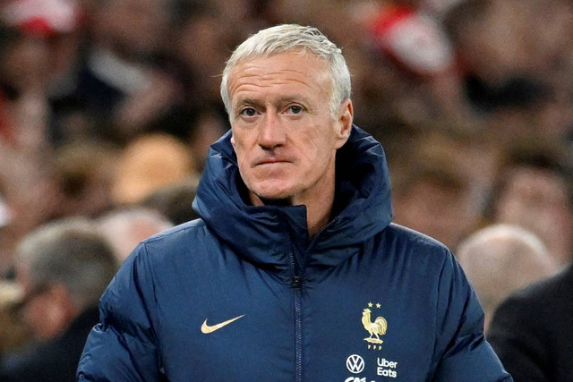 Pelatih Prancis Didier Deschamps terlihat sedih setelah pertandingan Denmark vs Prancis di Stadion Parken, Kopenhagen, Denmark, Sabtu (25/9/2022). Foto: Fabian Bimmer/REUTERS