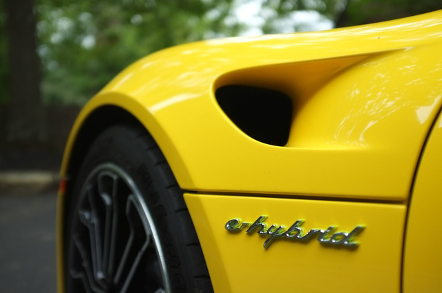 Ilustrasi apa itu mobil hybrid. Foto: Unsplash