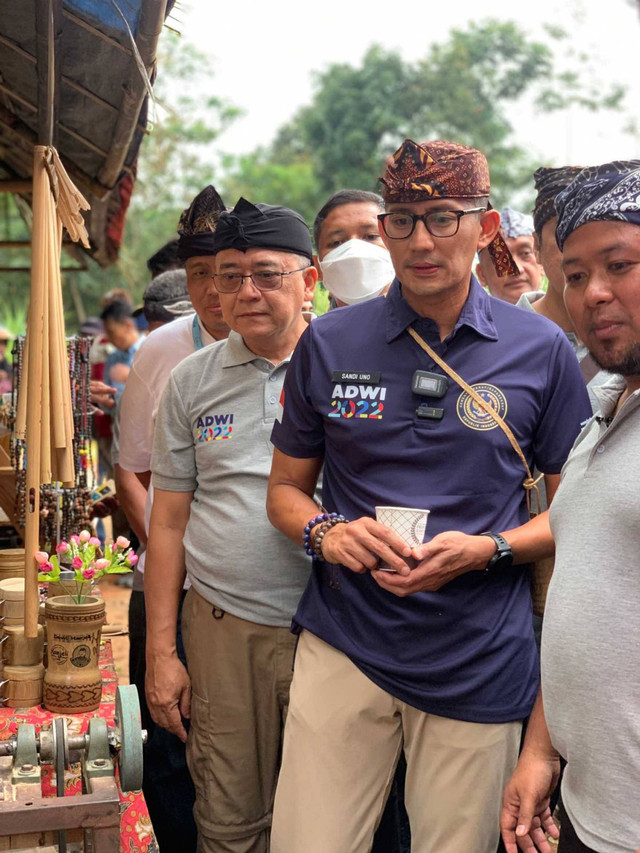 Menparekraf Sandiaga Uno sambangi Desa Wisata Hanjeli di Sukabumi, Jawa Barat. Foto: Dok. Istimewa