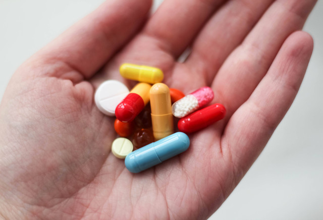 Ilustrasi obat malaria di apotek. Foto: Unsplash