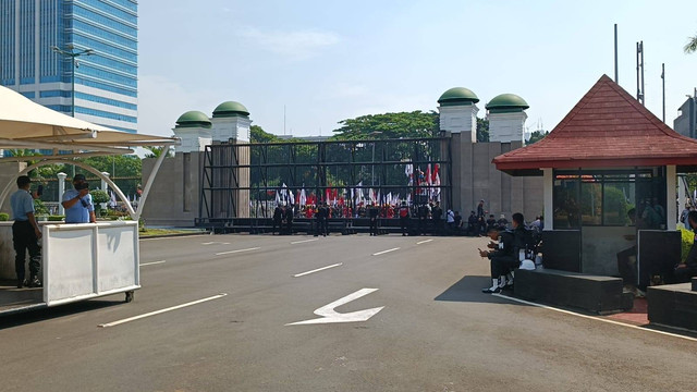 Kondisi gerbang mobil depan DPR RI. Foto: Zamachsyari/kumparan