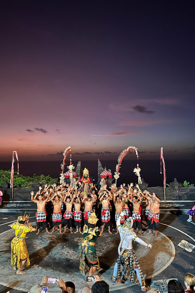 Pariwisata Bangkit, Pertunjukan Tari Kecak Dipadati Ribuan Wisatawan Mancanegara Setiap Hari. Foto: Adhie Ichsan/kumparan