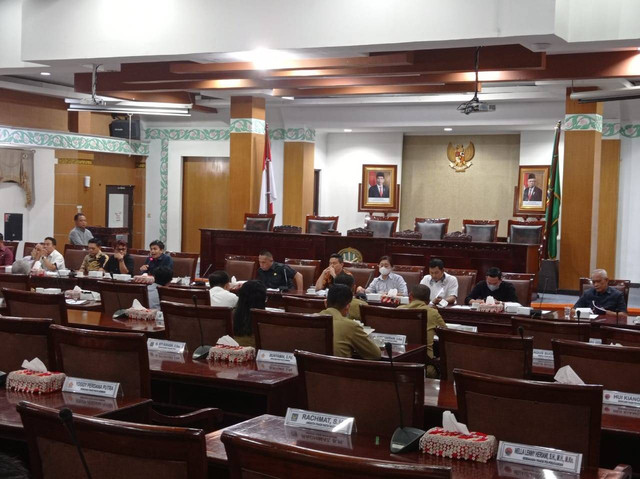 Suasana rapat dengar pendapat DPRD Kota Pontianak dengan penyelenggara event Pesona Kulminasi. Foto: Dok Hi!Pontianak