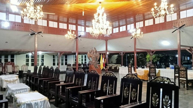 Suasana di Pendopo Kedaton Kesultanan Ternate. Foto: Sansul Sardi/cermat
