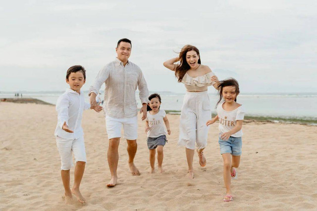 Keluarga Maya Septha. Foto: Instagram / @mayaseptha7