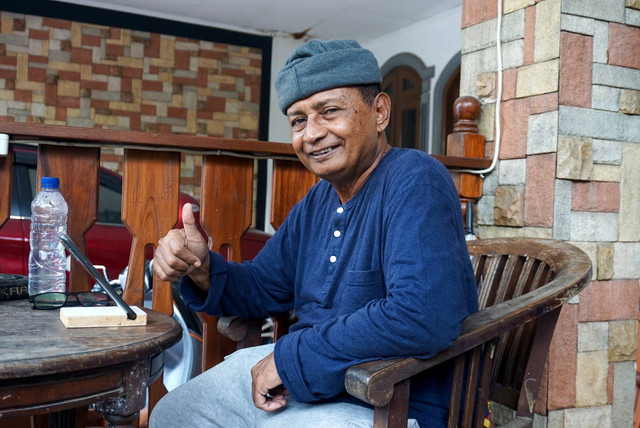 Komedian Kadir Srimulat ditemui kumparan di kediamannya di kawasan Jatibening, Bekasi, Jawa Barat, Rabu (28/9/2022). Foto: Iqbal Firdaus/kumparan