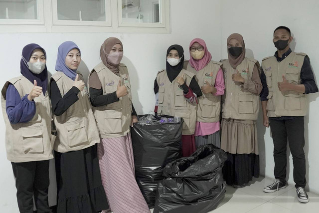 Para mahasiswa Umsida yang tergabung dalam Gerakan Infaq Zakat Mahasiswa (Gizma). dok