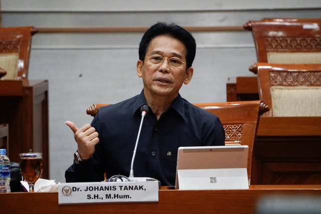 Direktur Tata Usaha Negara Kejaksaan Agung, Johanis Tanak mengikut uji kelayakan dan kepatutan sebagai calon pimpinan Komisi Pemberantasan Korupsi (KPK) di Ruang Rapat Komisi III, DPR RI, Jakarta, Rabu (28/9/2022). Foto: Jamal Ramadhan/kumparan