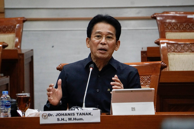 Direktur Tata Usaha Negara Kejaksaan Agung, Johanis Tanak mengikuti uji kelayakan dan kepatutan sebagai calon pimpinan Komisi Pemberantasan Korupsi (KPK) di Ruang Rapat Komisi III, DPR RI, Jakarta, Rabu (28/9/2022). Foto: Jamal Ramadhan/kumparan