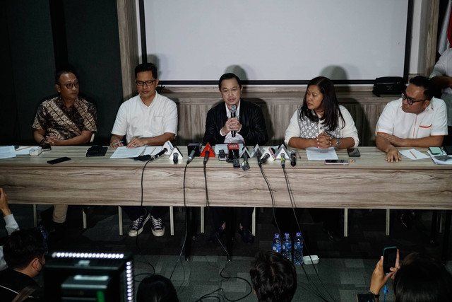 Konferensi pers tim kuasa hukum Ferdy Sambo dan Putri Candrawati di Jakarta, Rabu (28/9/2022). Foto: Jamal Ramadhan/kumparan