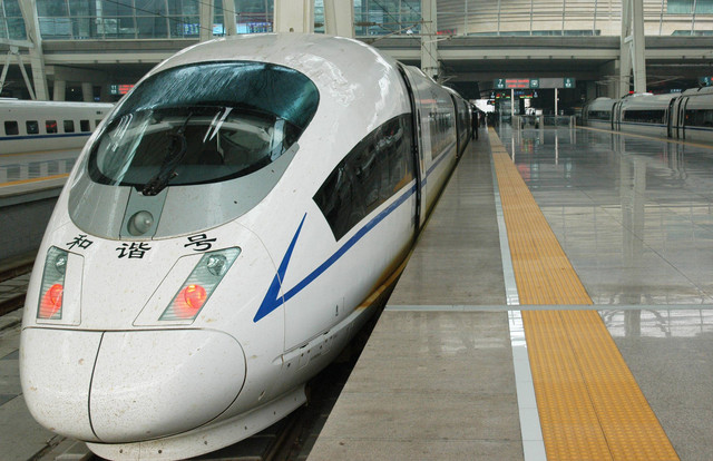 Ilustrasi kereta cepat di stasiun Beijing, Cina. Foto: pixbay.com