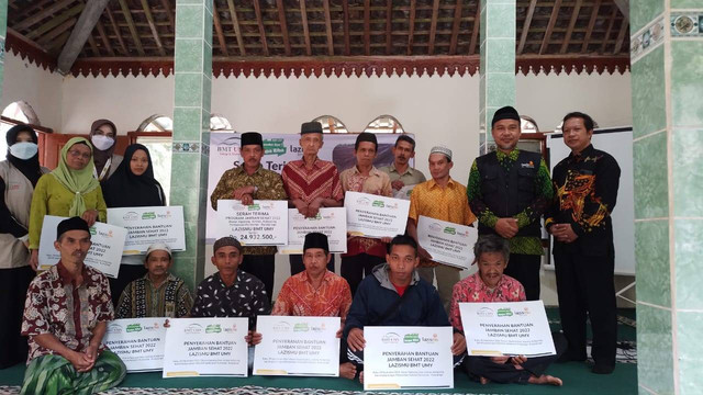 Sadar Lingkungan Sehat, Warga Sigayang Dapat Bantuan Jamban dari Lazismu BMT UMY