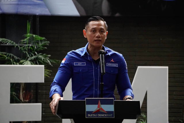 Ketua Partai Demokrat Agus Harimurti Yudhoyono (AHY) mewakili DPP Partai Demokrat menyampaikan sikap dan pernyataan DPP Partai Demokrat terkait kasus hukum yang menimpa Lukas Enembe di Jakarta, Kamis (29/9/2022). Foto: Jamal Ramadhan/kumparan