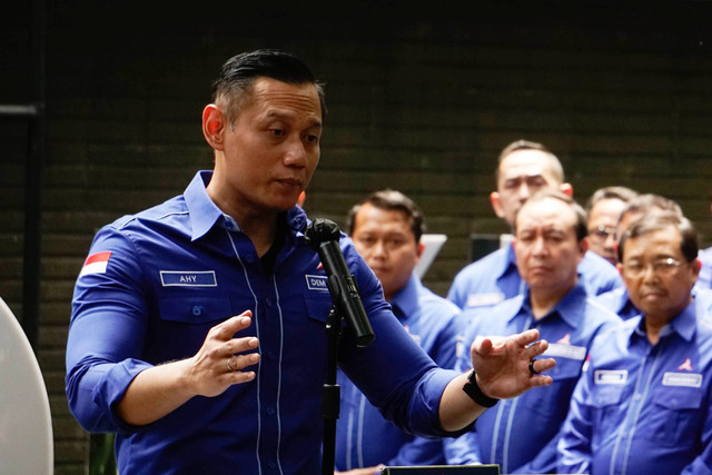 Ketua Partai Demokrat Agus Harimurti Yudhoyono (AHY) mewakili DPP Partai Demokrat menyampaikan sikap dan pernyataan DPP Partai Demokrat terkait kasus hukum yang menimpa Lukas Enembe di Jakarta, Kamis (29/9/2022). Foto: Jamal Ramadhan/kumparan