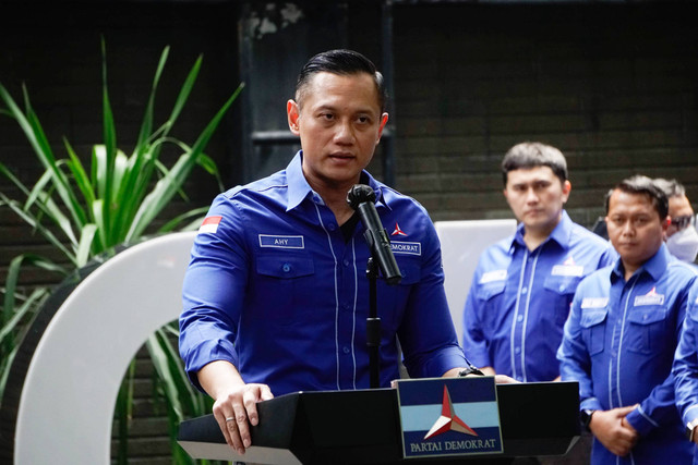 Ketua Partai Demokrat Agus Harimurti Yudhoyono (AHY) mewakili DPP Partai Demokrat menyampaikan sikap dan pernyataan DPP Partai Demokrat terkait kasus hukum yang menimpa Lukas Enembe di Jakarta, Kamis (29/9/2022). Foto: Jamal Ramadhan/kumparan