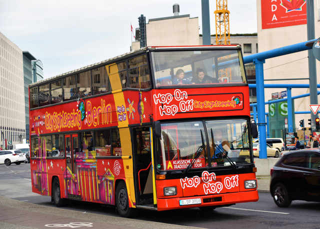 Jadwal Bus Wisata Jakarta 2022 /Foto hanya ilustrasi dari Bus Wisata Jakarta. Sumber: Unsplash/Waldemar Brandt