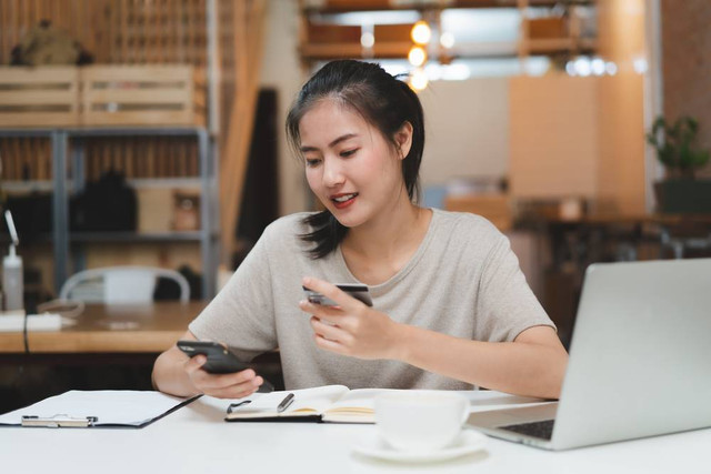 Hal yang harus diperhatikan saat mengajukan kartu kredit. Foto: Shutterstock