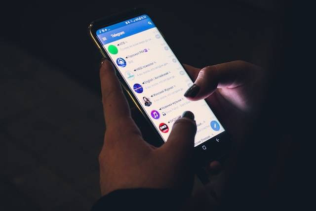 Cara membuat board di Telegram. Sumber: unsplash.com