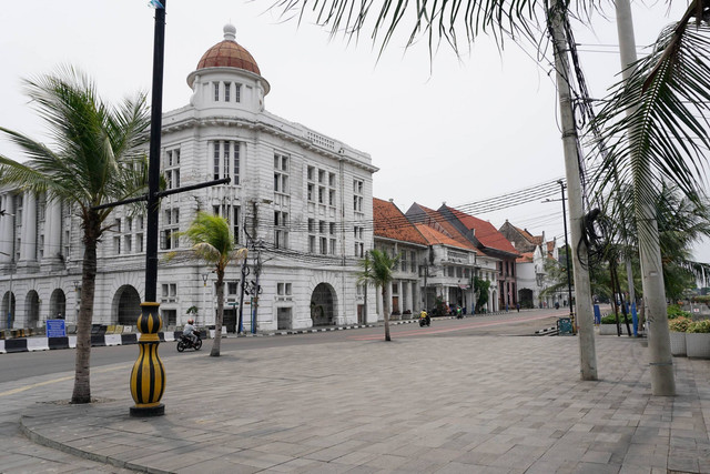 Suasana di kawasan Kota Tua Jakarta, tanpa pedagang kaki lima (PKL), pada Kamis (29/9/2022). Foto: Jamal Ramadhan/kumparan