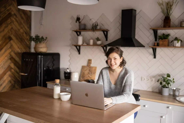 https://www.pexels.com/@ekaterina-bolovtsova/ - jenis platform pemasaran digital