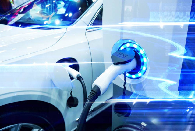 Charging port mobil listrik. Foto: Shutterstock