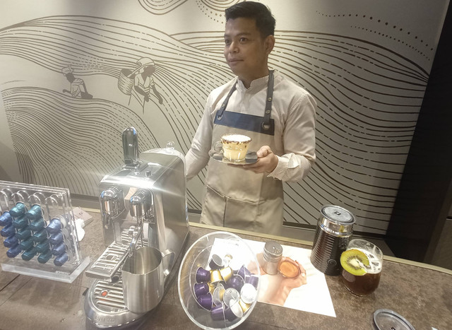 Junadi, Spesialis Kopi Nespresso. Foto: Masruroh/Basra 