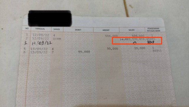 Mutasi rekening pada buku tabungan milik Cahyo Hermawan, Perangkat Desa Sambongrejo, Kecamatan Semanding, Kabupaten Tuban, yang saldonya sempat tertulis Rp 14,8 triliun. (foto: ayu beritabojonegoro)