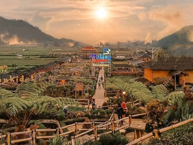 Ilustrasi Pentingnya Ekonomi Regional Terhadap Potensi Desa Wisata Dalam pembangkitan Ekonomi  Foto: Dok.Shutterstock