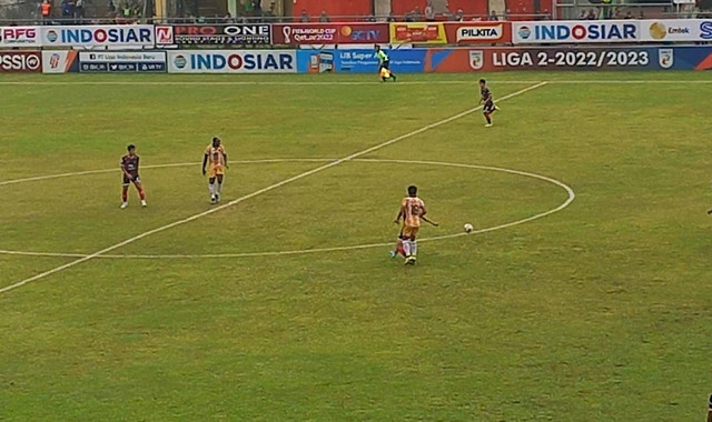Persekat Tegal Vs FC Bekasi City. 