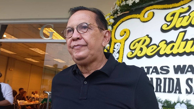 Roy Marten di Rumah Duka Sentosa, Jakarta Pusat, Minggu (2/9/2022). Foto: Giovanni/kumparan