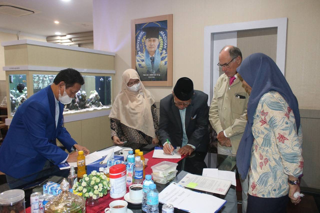 Kerja sama antara Universitas Muhammadiyah (Unismuh) Makassar dengan De Martinis Telemedicine Panel (DEMATEPA) Italia. Kerja sama tersebut diikat dalam bentuk Nota Kesepahaman (MoU) dan Perjanjian Kerja Sama (MoA).
