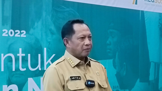 Menteri Dalam Negeri Tito Karnavian dalam konferensi pers di Kantor BPS, Senin (3/10/2022). Foto: Narda Margaretha Sinambela/kumparan