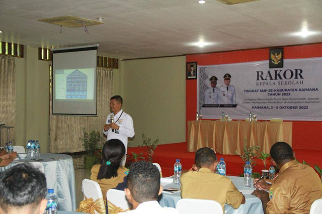 Suasana Rakor Kepsek SMP di Hotel Grand Papua Kaimana
